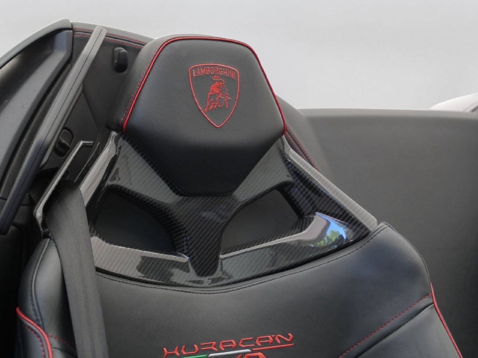 Used 2021 Lamborghini Huracan EVO RWD image 34