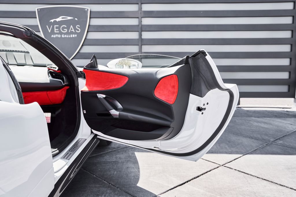 Used 2024 Ferrari SF90 Spider image 31