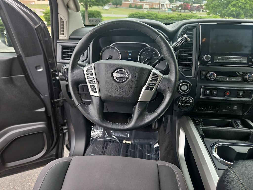 Used 2024 Nissan Titan SV w/ SV Convenience Package AWD/4WD image 14