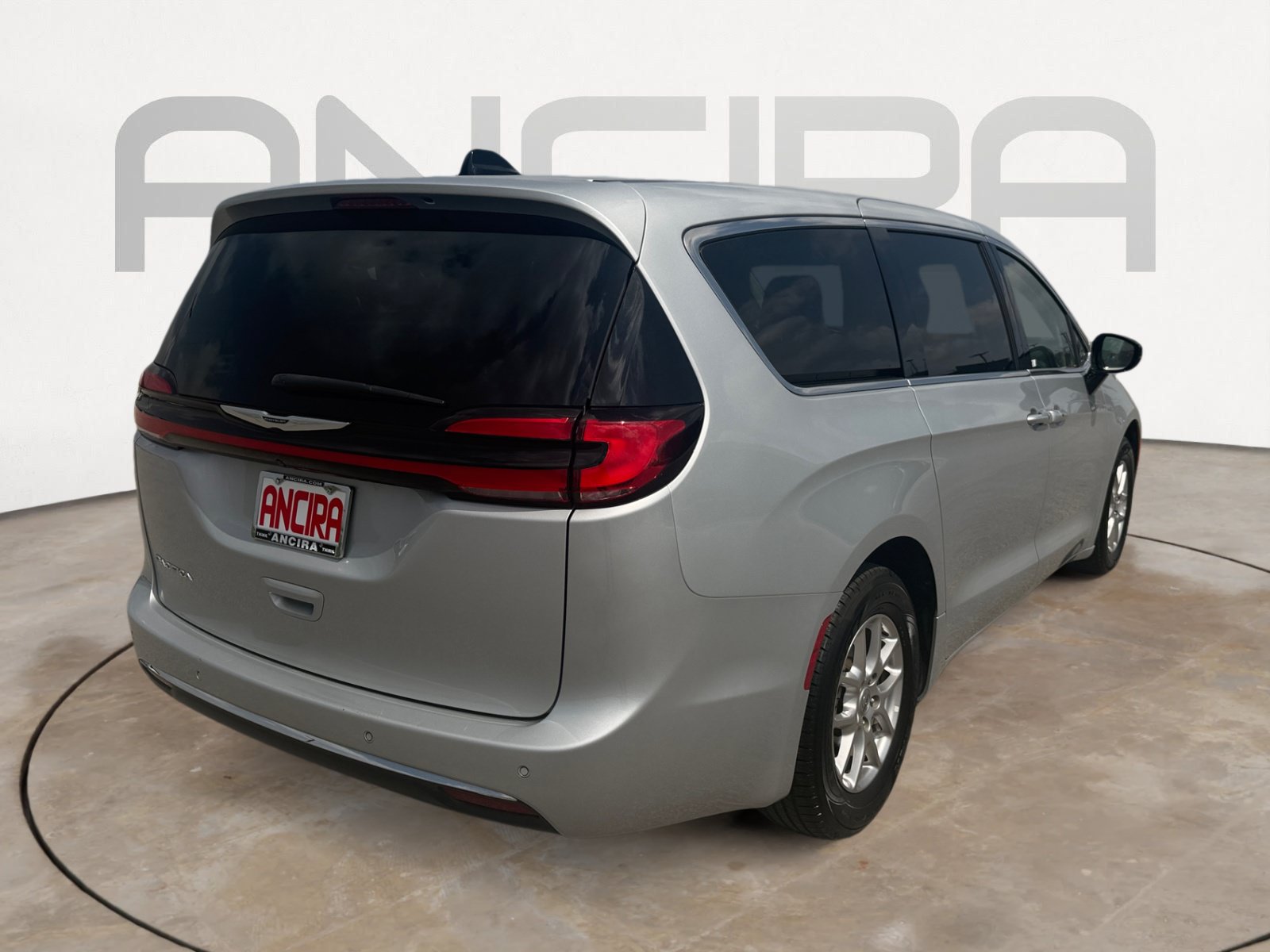 Used 2024 Chrysler Pacifica Touring-L FWD image 11