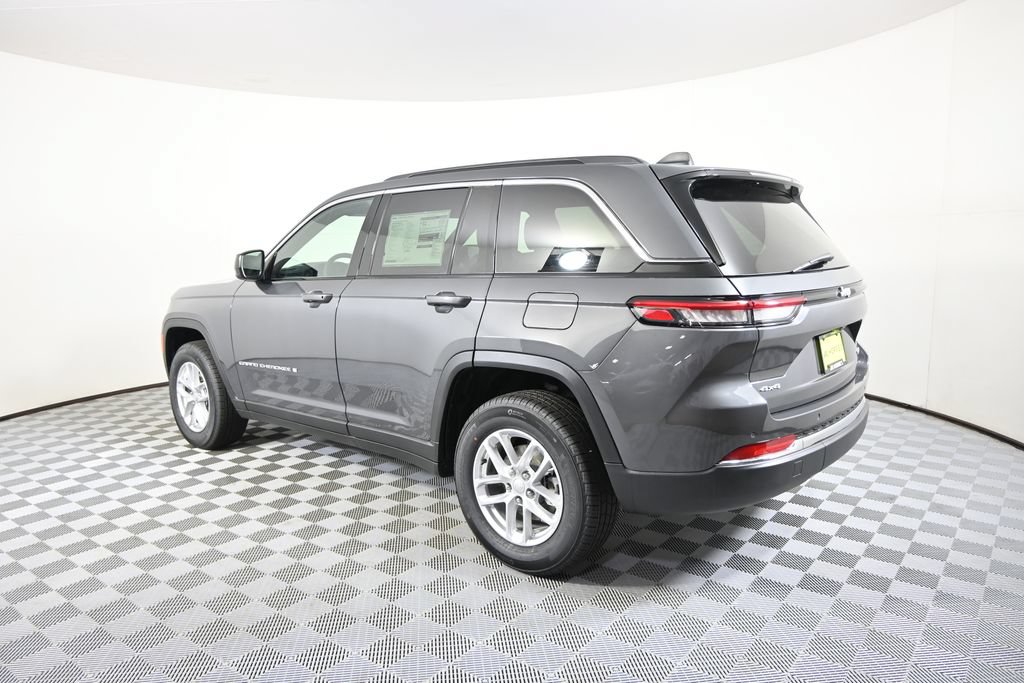 New 2026 Jeep Grand Cherokee Laredo w/ Trailer Tow Package AWD/4WD image 4