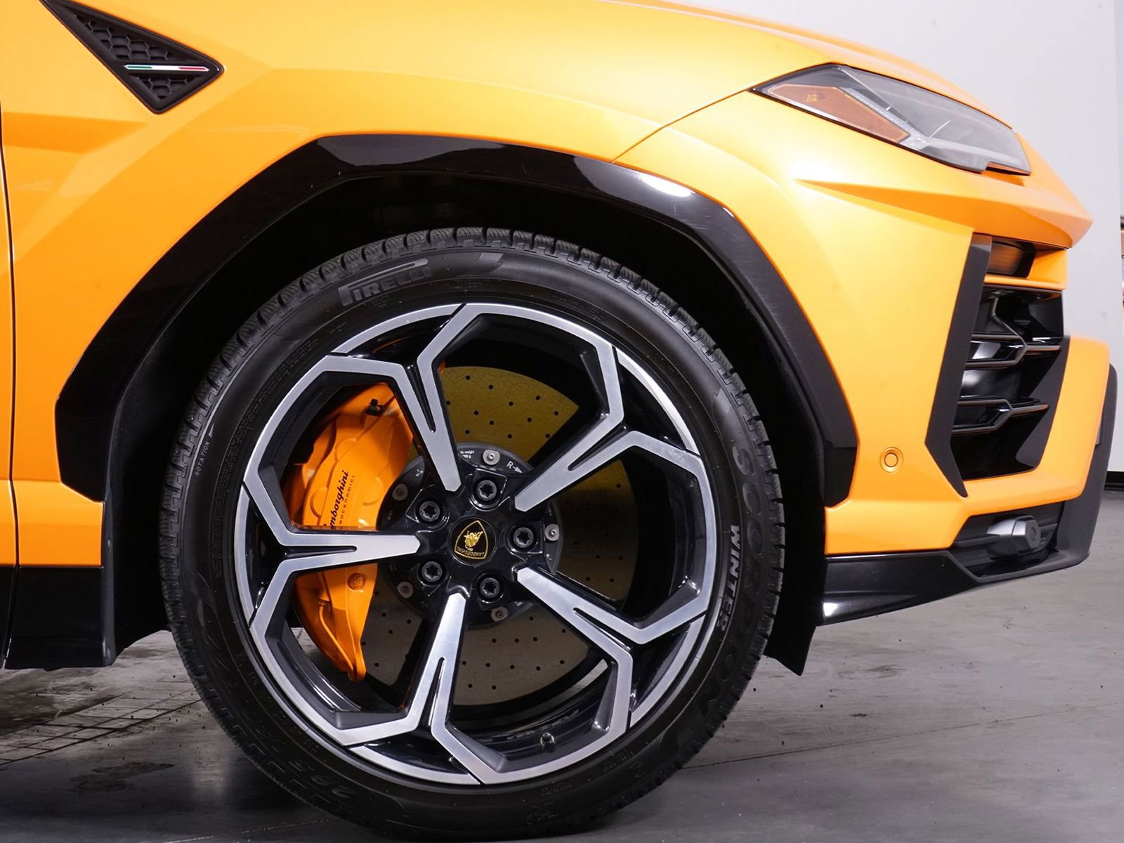 Used 2022 Lamborghini Urus image 16