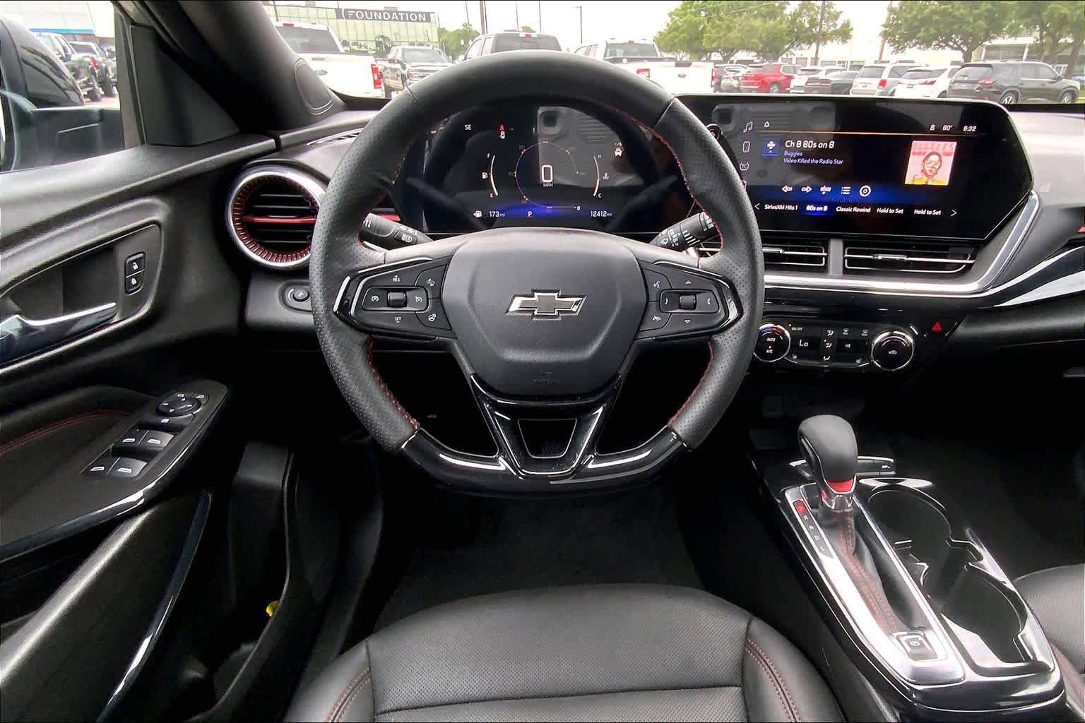 Used 2025 Chevrolet Trax RS FWD image 7