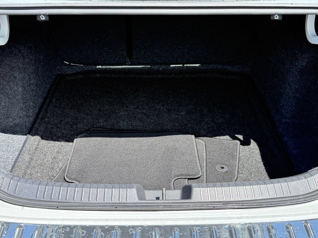 Used 2023 Volkswagen Jetta SE FWD image 17