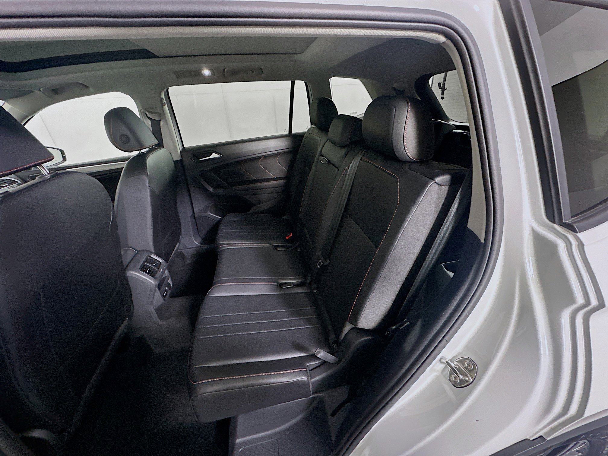 Used 2024 Volkswagen Tiguan Wolfsburg Edition image 28