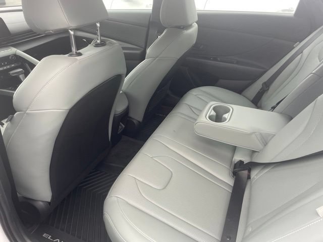Used 2025 Hyundai Elantra Limited FWD image 12