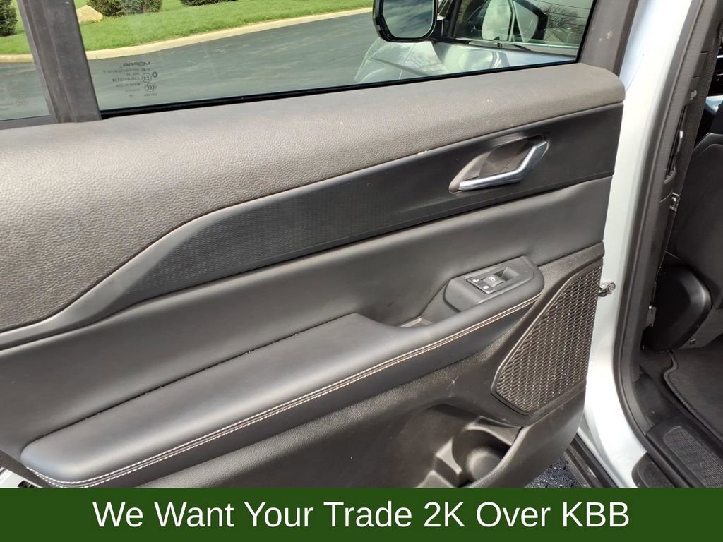 Used 2024 Jeep Grand Cherokee L Altitude image 23