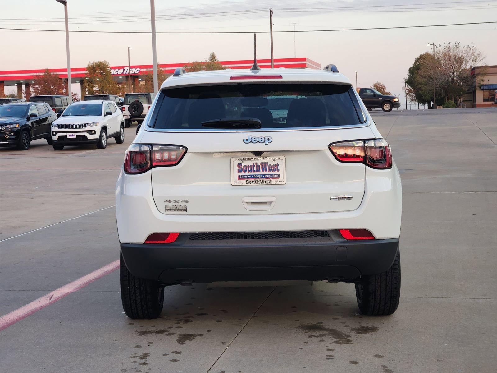 New 2026 Jeep Compass Latitude image 8