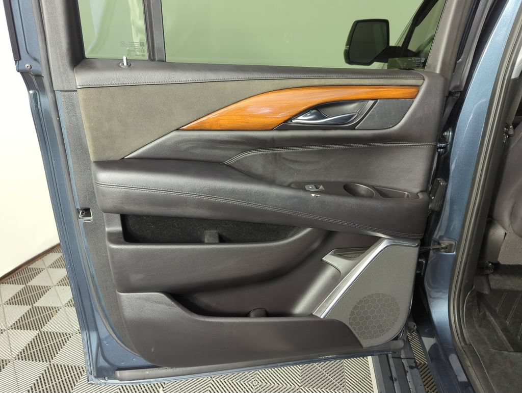 Used 2020 Cadillac Escalade ESV Premium Luxury RWD image 29