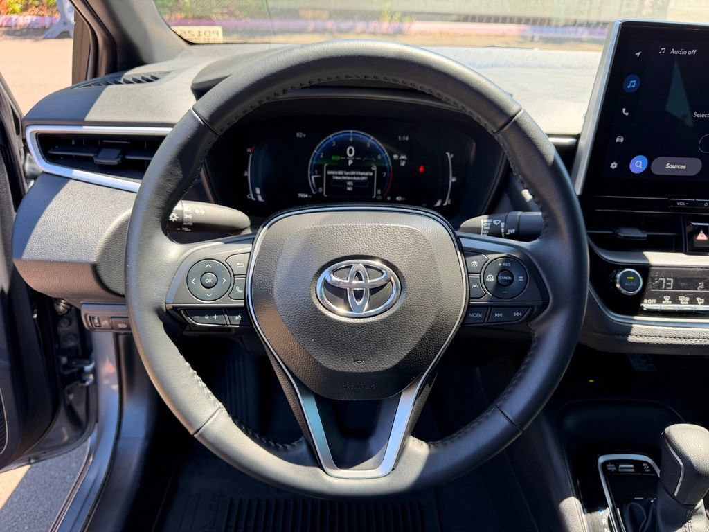Used 2025 Toyota Corolla SE w/ SE Premium Package FWD image 19
