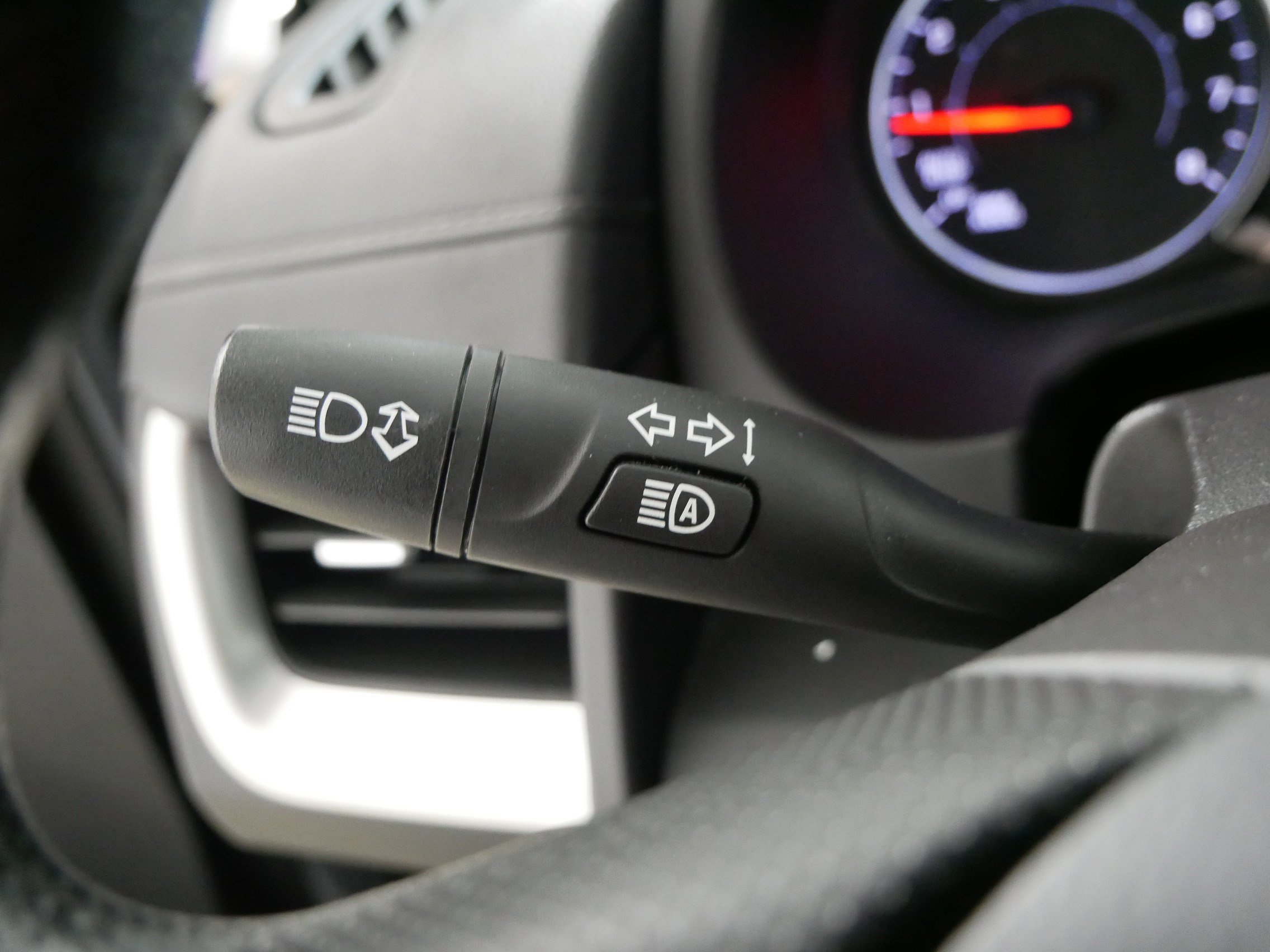 Used 2024 GMC Terrain SLE image 32