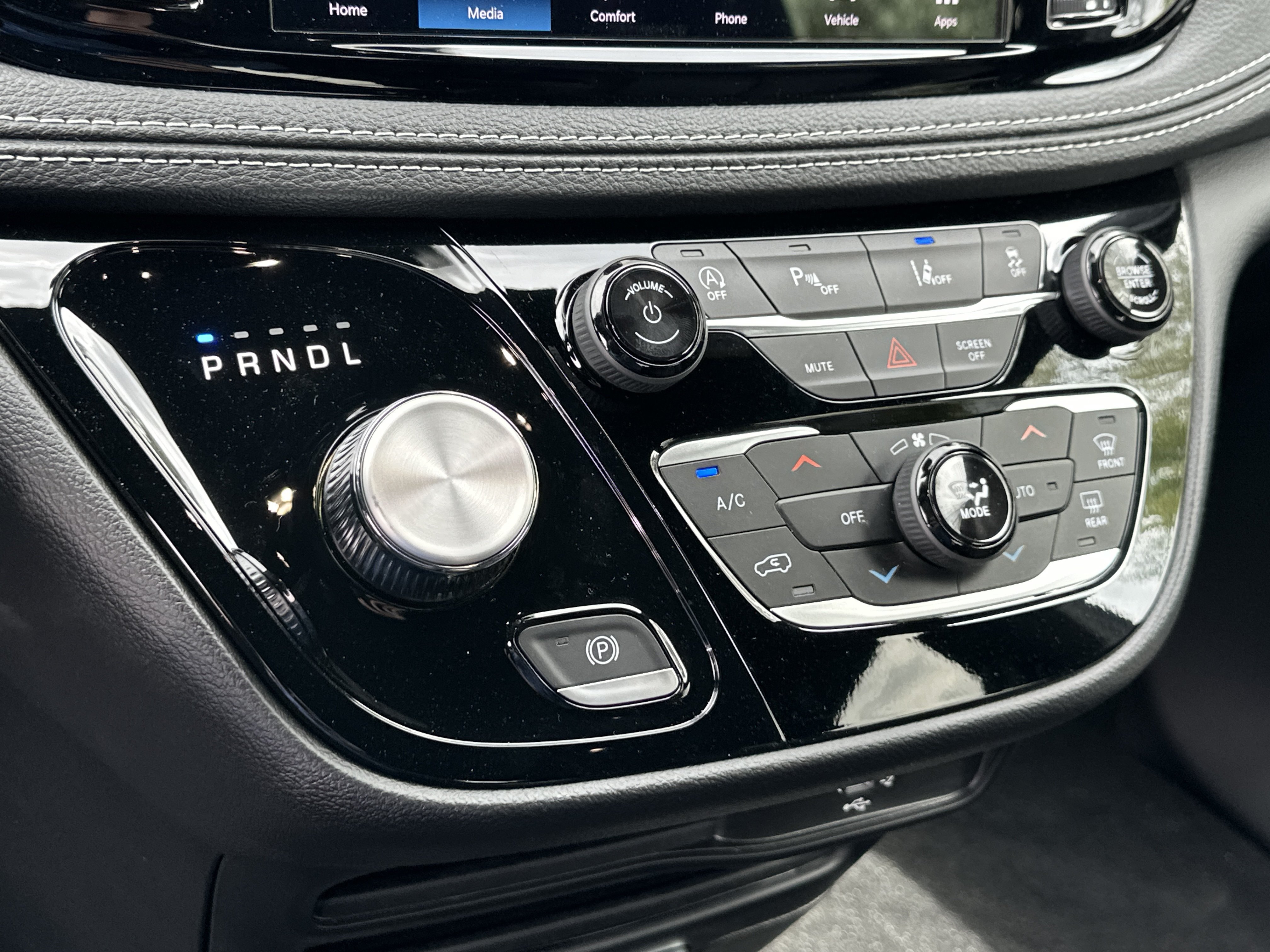 New 2027 Chrysler Pacifica Select AWD/4WD image 5