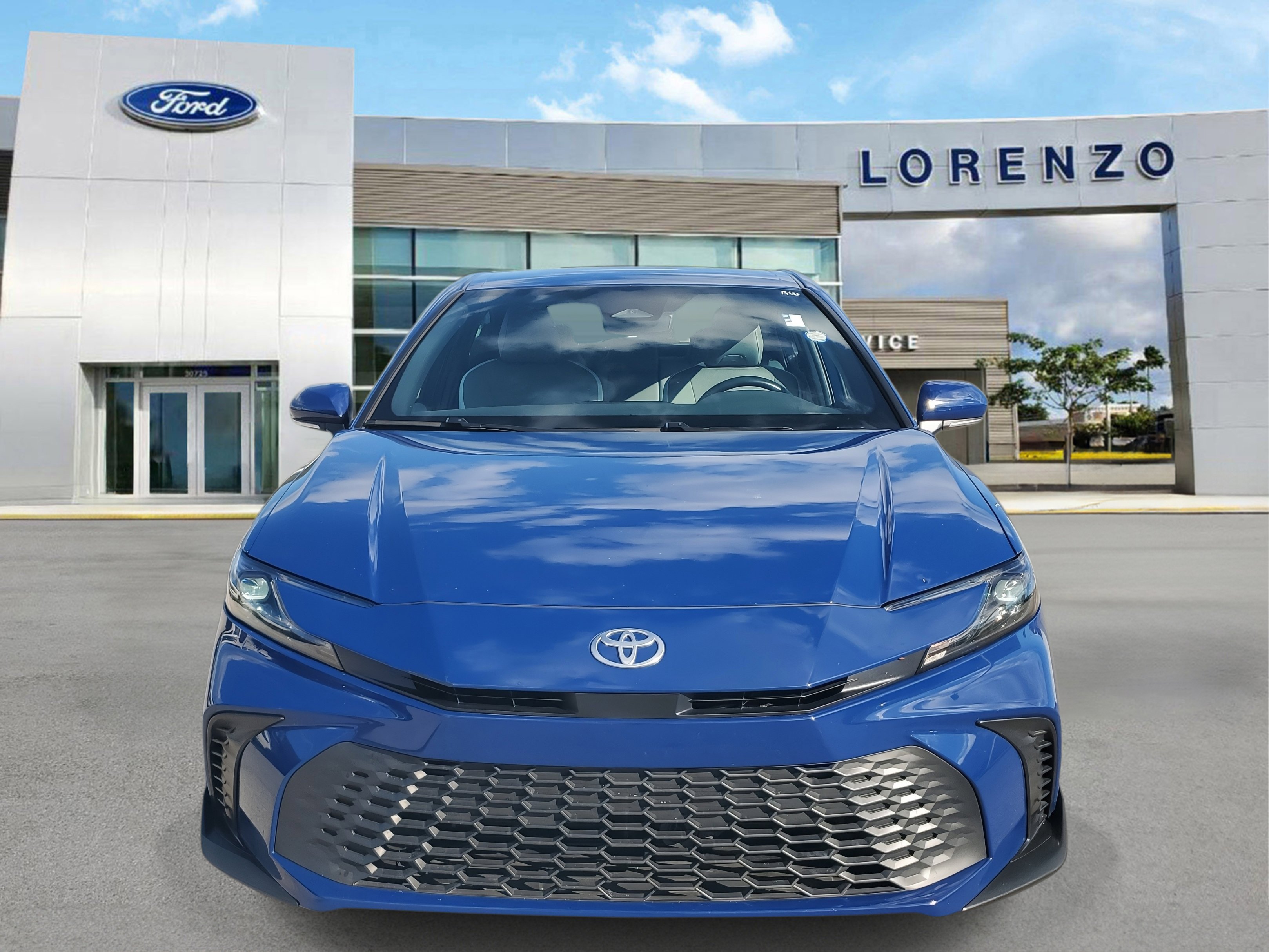 Used 2025 Toyota Camry SE video 2