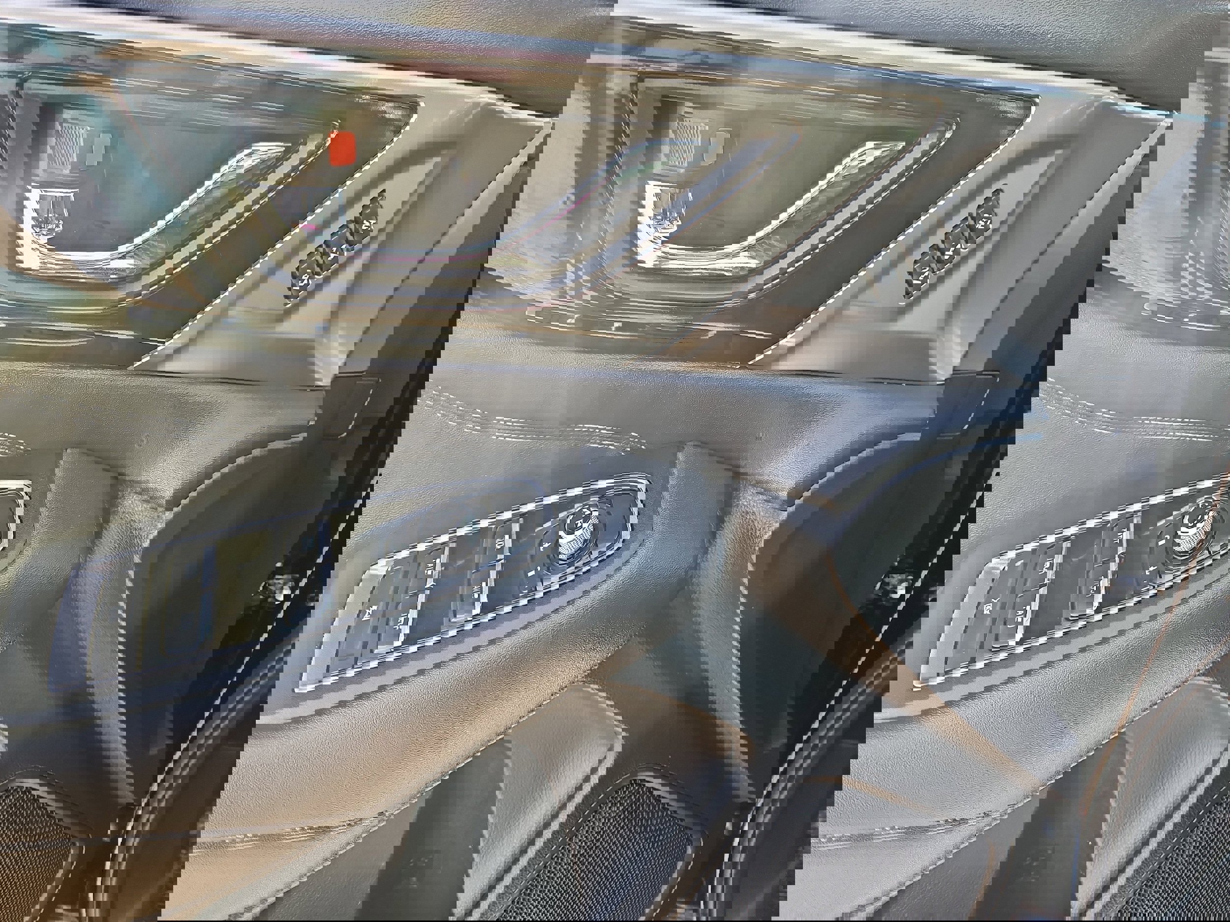 Used 2021 Subaru Outback Limited image 8