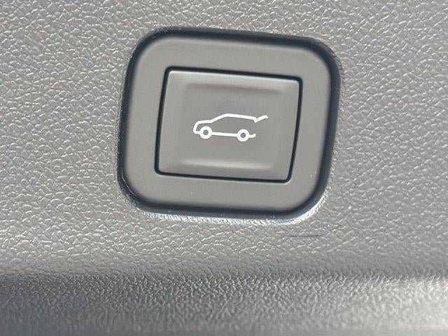 New 2027 GMC Acadia Elevation w/ Super Cruise Package FWD image 17