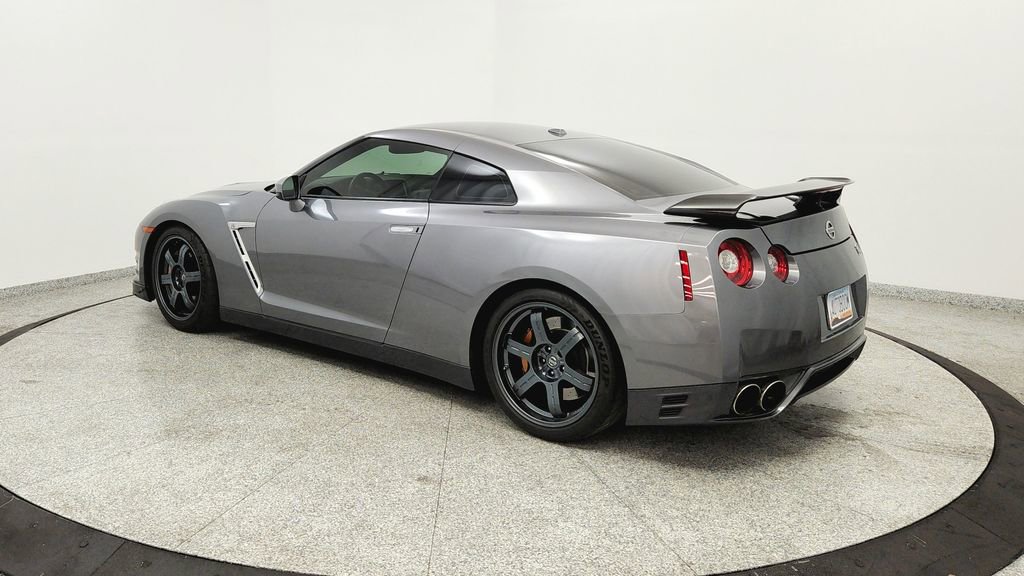 Used 2016 Nissan GT-R Black Edition image 3