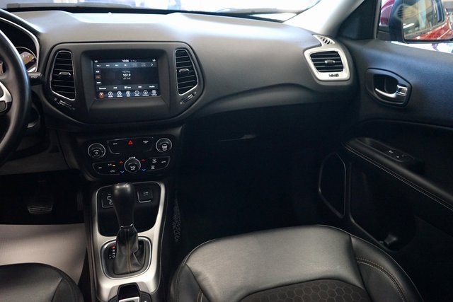 Used 2021 Jeep Compass Latitude image 10