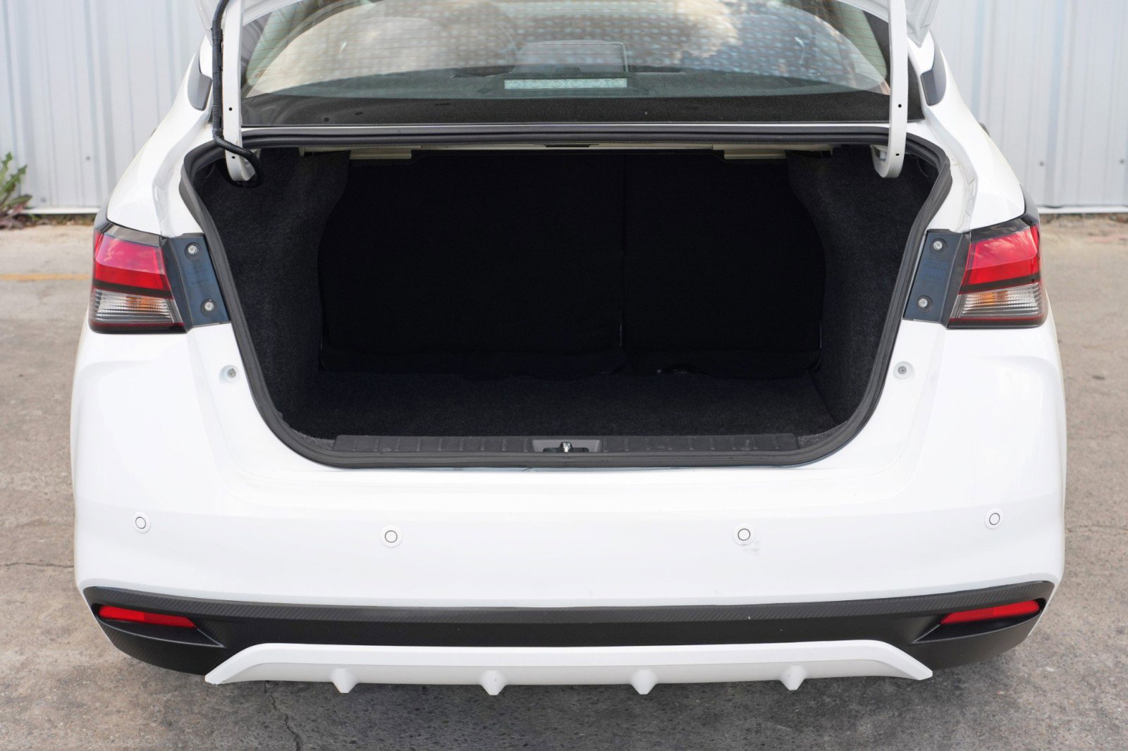 Used 2021 Nissan Versa S image 9