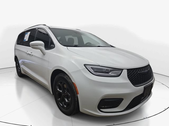 Used 2021 Chrysler Pacifica Limited w/ Uconnect Theater Family Group FWD video 3