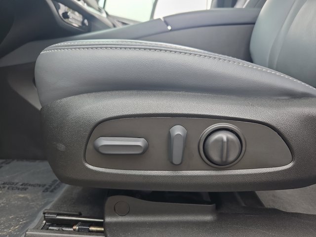 Used 2023 Buick Enclave Essence image 32