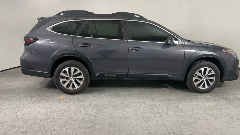 Used 2023 Subaru Outback Premium AWD/4WD image 2