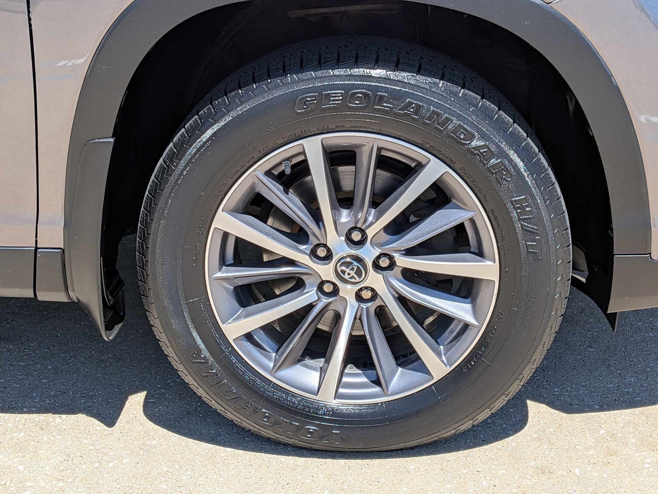 Used 2019 Toyota Highlander XLE AWD/4WD image 33