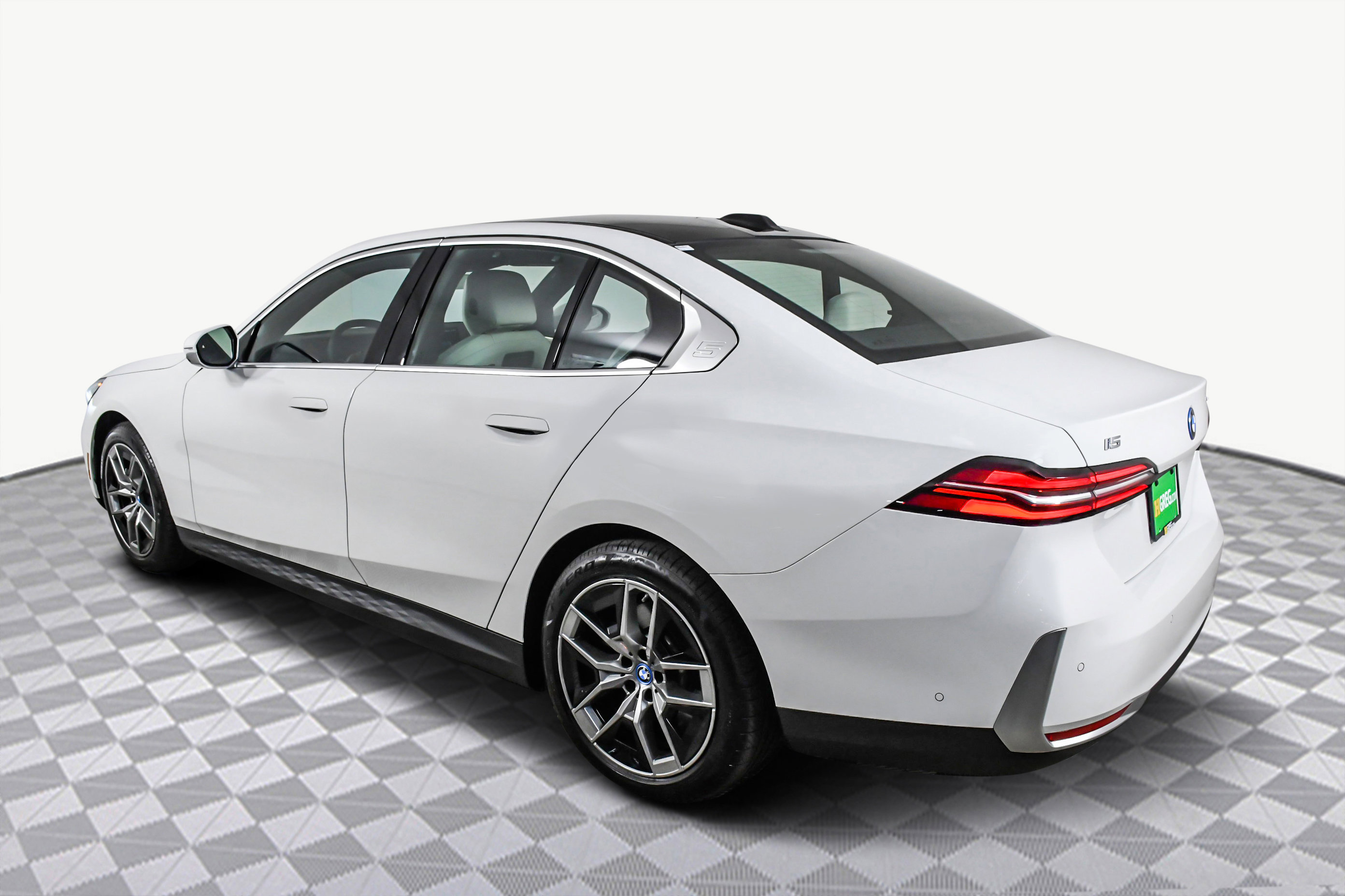 Used 2025 BMW i5 eDrive40i w/ Executive Package image 6