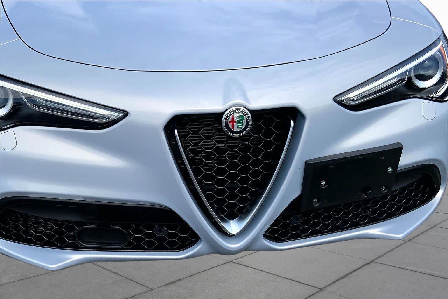 Used 2023 Alfa Romeo Stelvio Ti AWD/4WD image 32