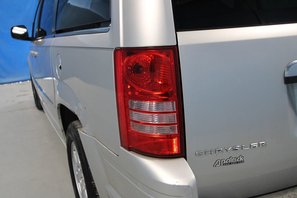 Used 2010 Chrysler Town & Country Touring image 30