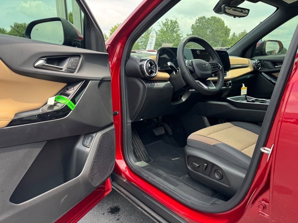 Used 2026 Chevrolet Equinox ACTIV w/ Convenience Package III image 16