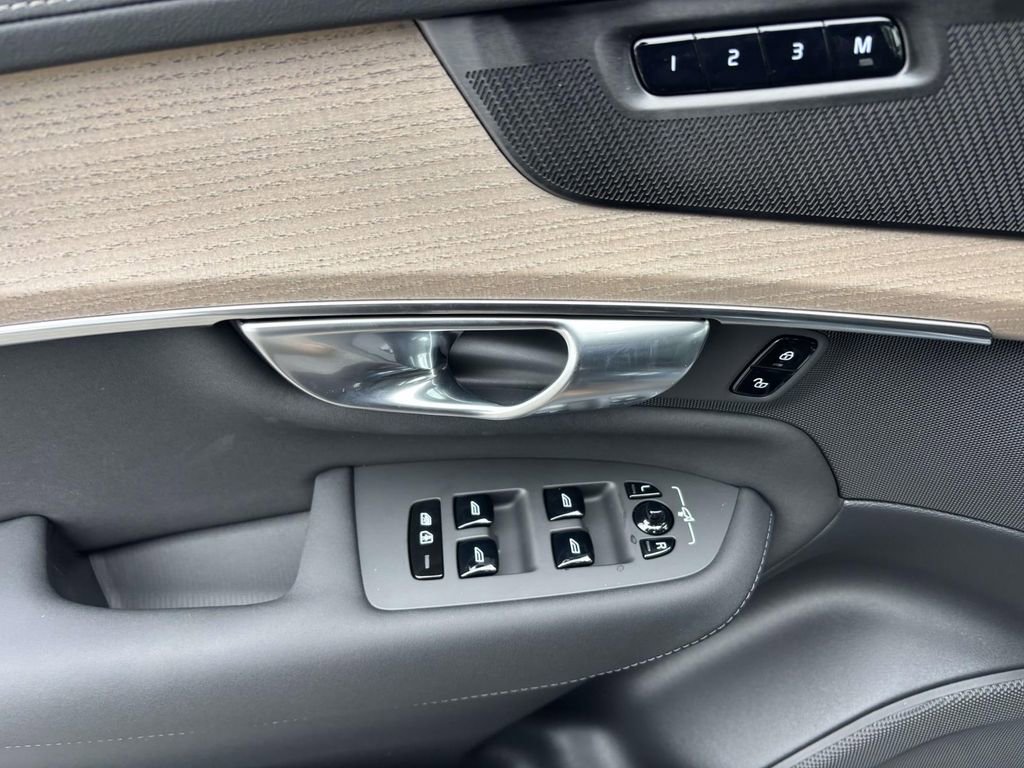 New 2026 Volvo XC90 B6 Plus image 13