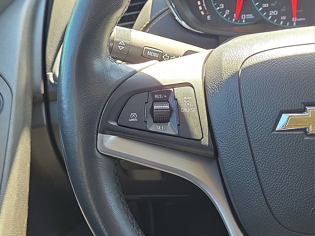 Used 2021 Chevrolet Trax LT w/ LT Convenience Package AWD/4WD image 17