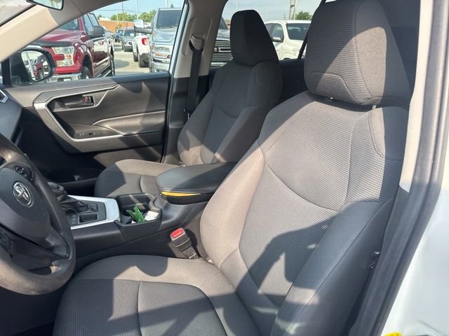 Used 2020 Toyota RAV4 LE AWD/4WD image 12