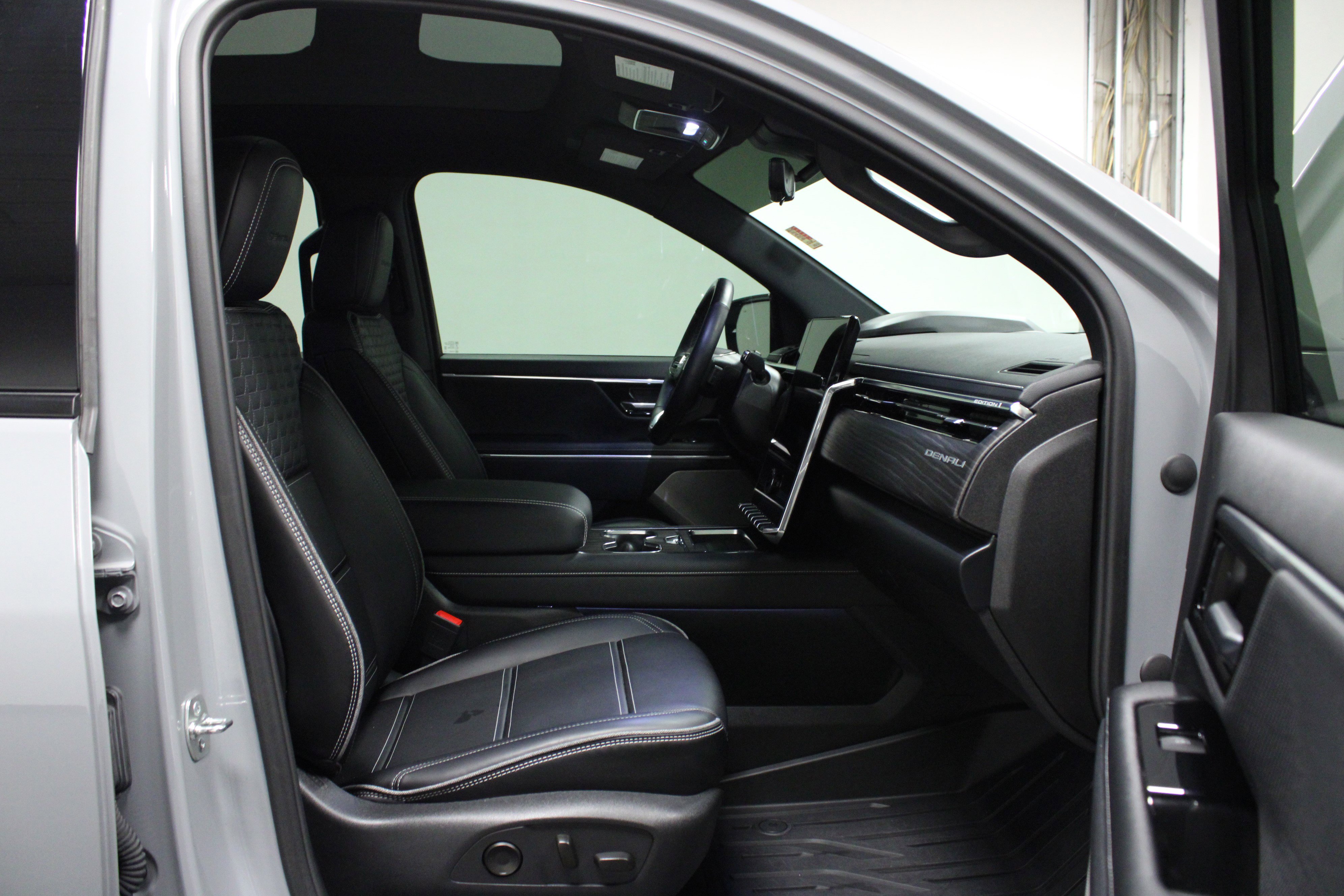 Used 2024 GMC Sierra EV Denali image 16