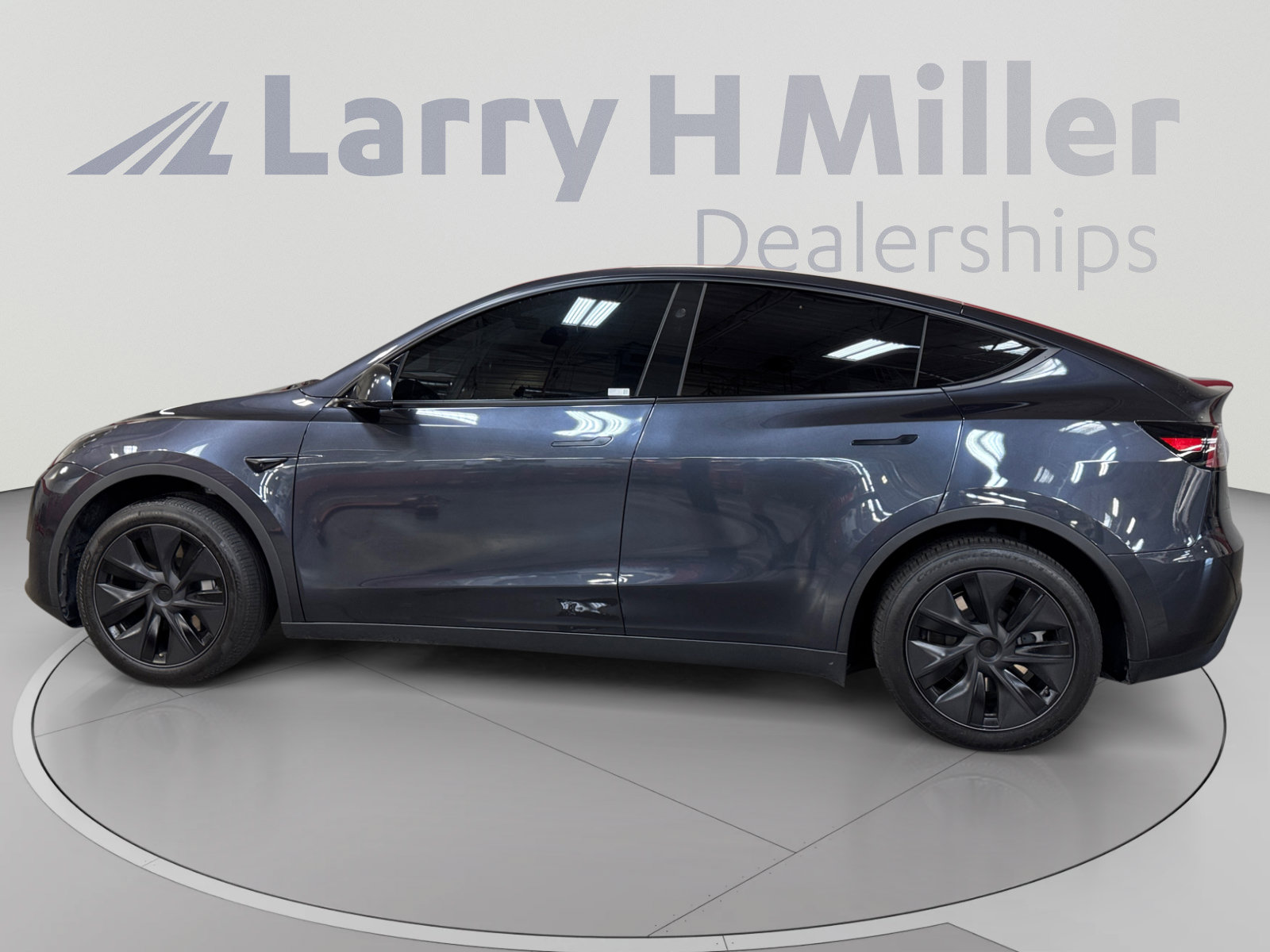 Used 2025 Tesla Model Y Long Range RWD image 2