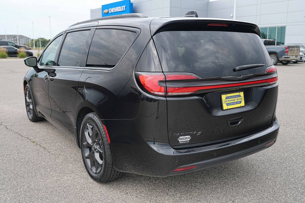 Used 2025 Chrysler Pacifica Limited FWD image 8