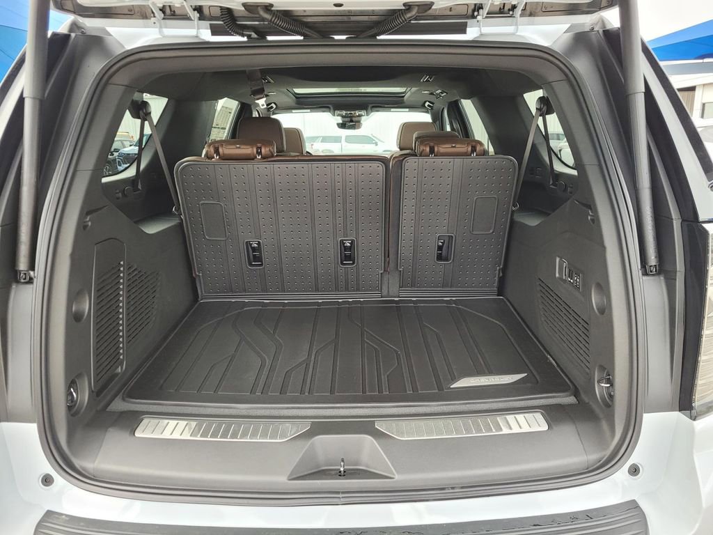 New 2026 Chevrolet Suburban High Country AWD/4WD image 6