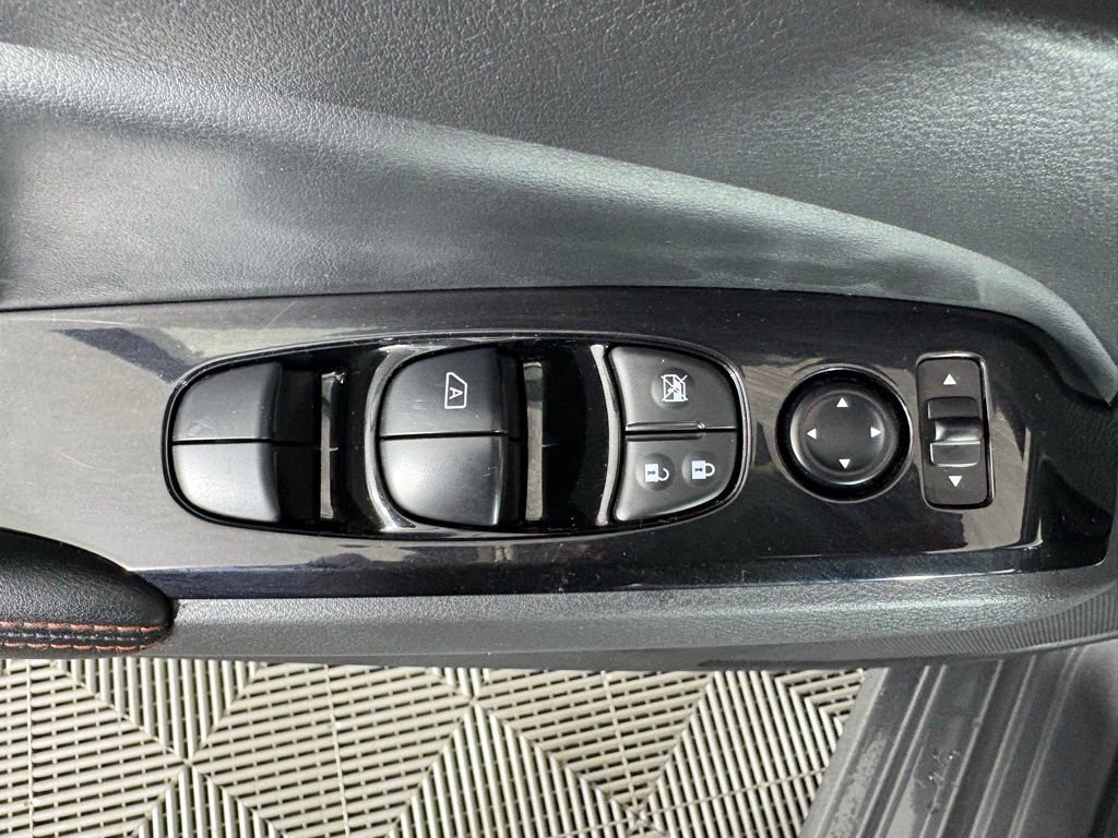 Used 2025 Nissan Altima 2.5 SR image 13