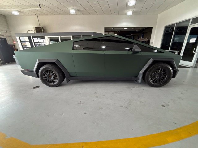 Used 2024 Tesla Cybertruck AWD Crew Cab image 7