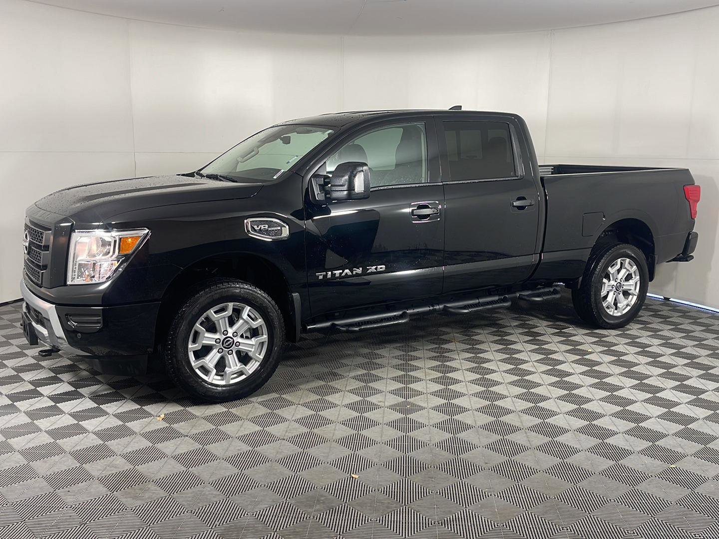 Used 2024 Nissan Titan SV w/ SV Convenience Package image 1