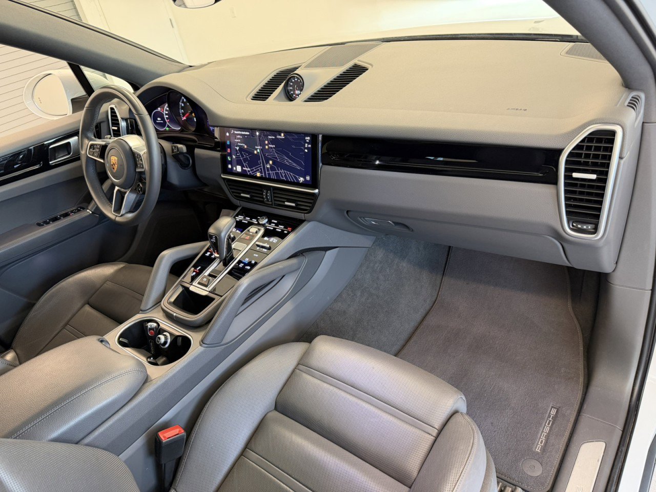 Used 2023 Porsche Cayenne Platinum Edition AWD/4WD image 43
