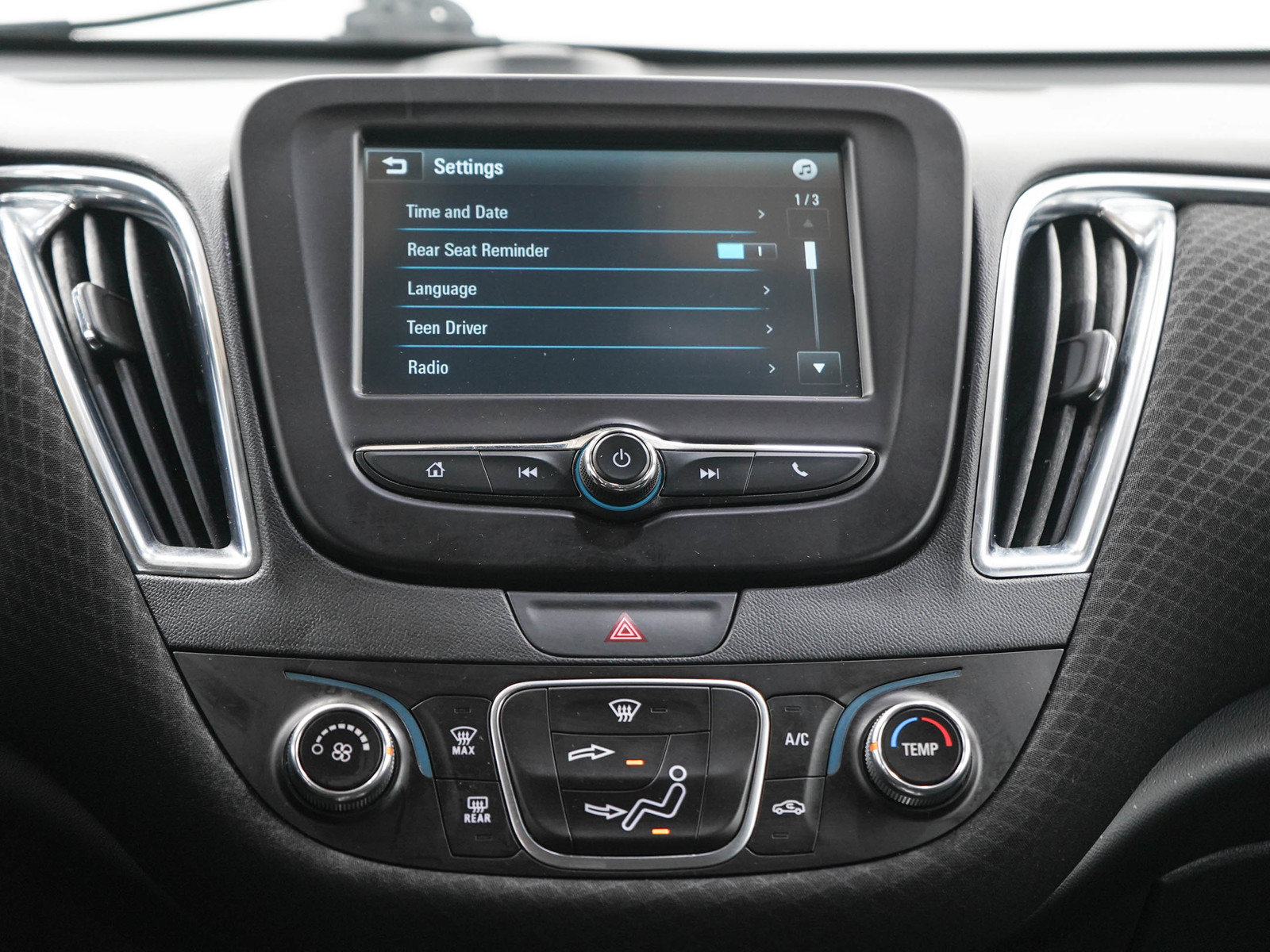 Used 2018 Chevrolet Malibu LT FWD image 16