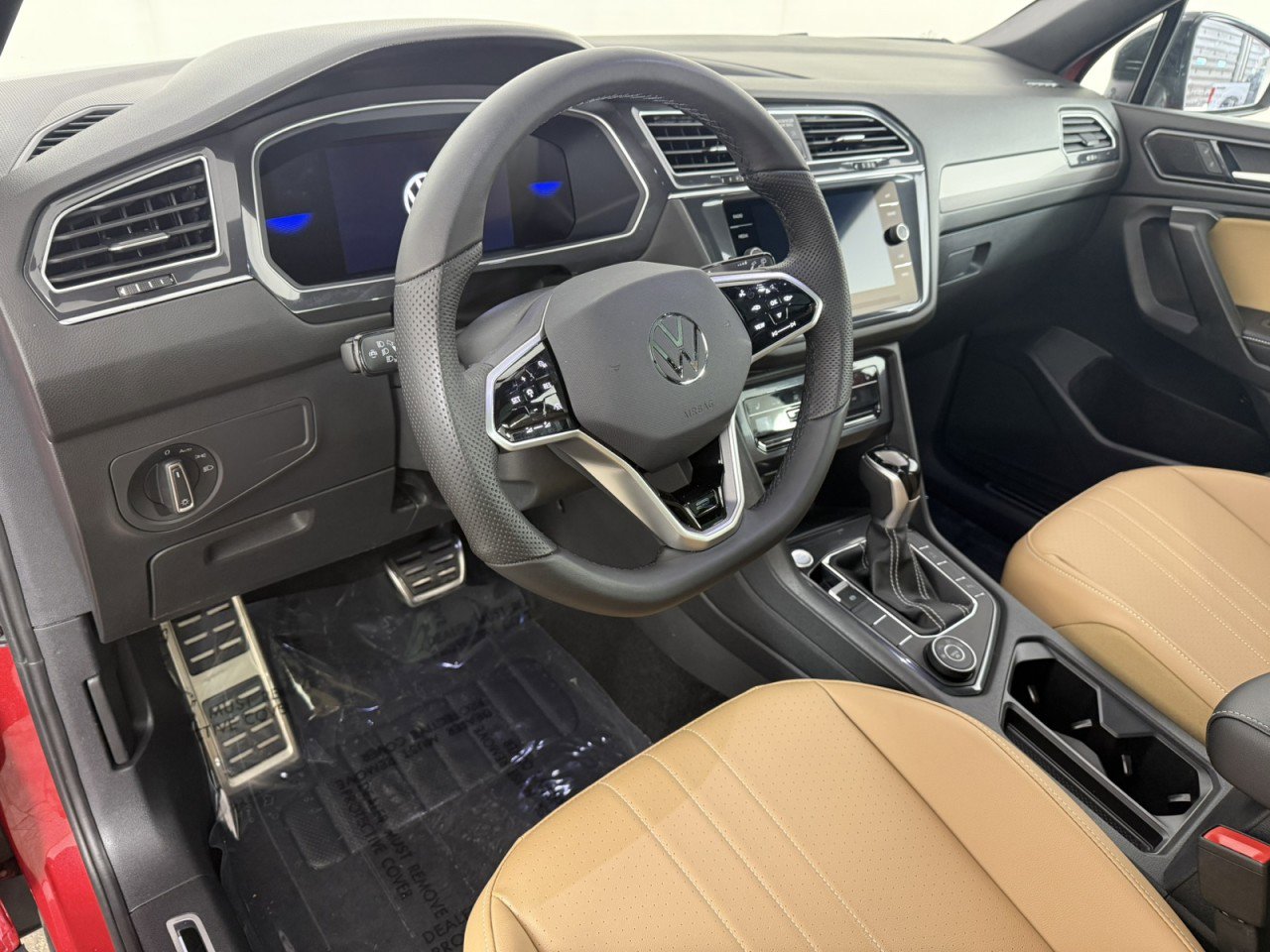Used 2024 Volkswagen Tiguan SE R-Line AWD/4WD image 17