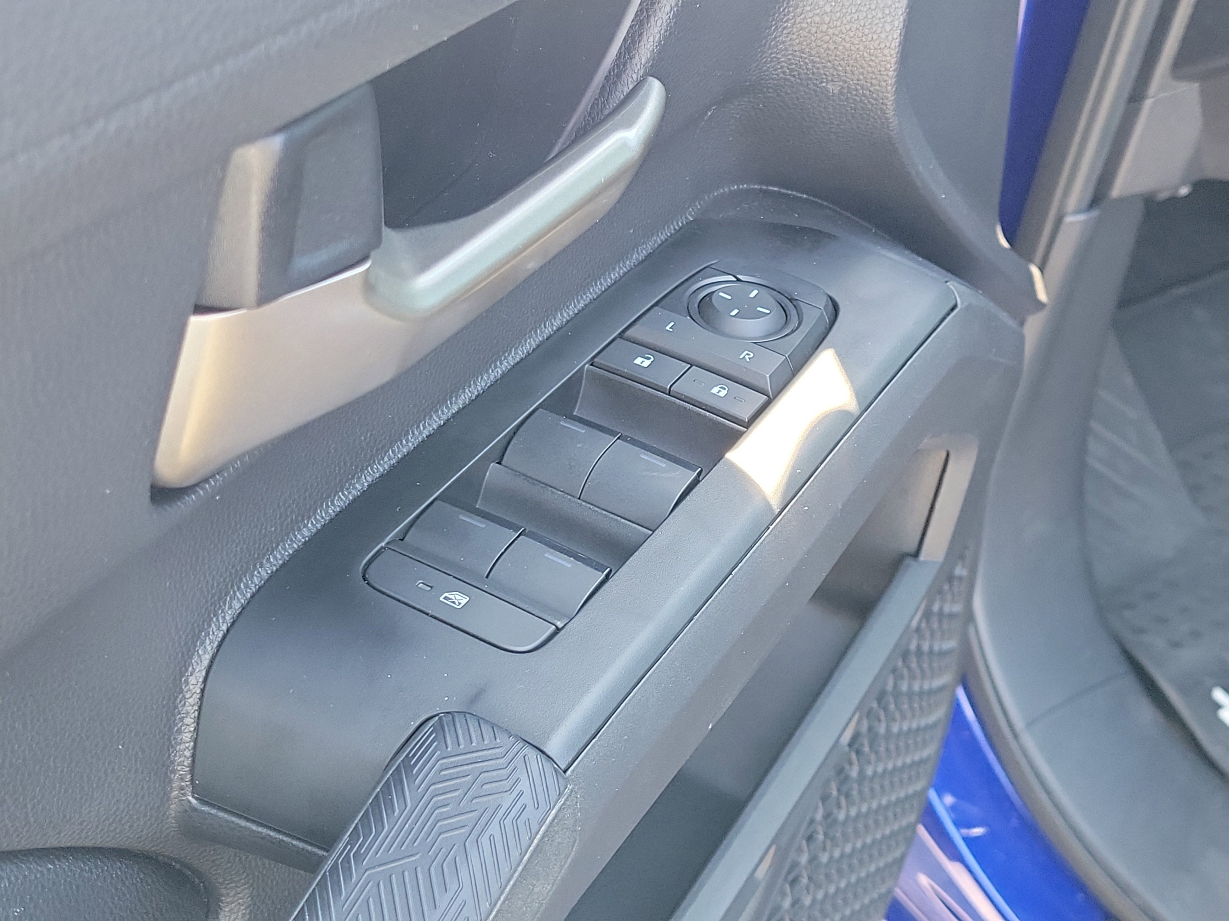 Used 2025 Toyota Tacoma TRD Sport image 21