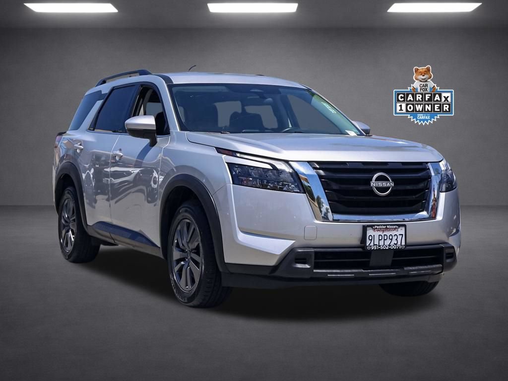 Used 2024 Nissan Pathfinder SV FWD image 2
