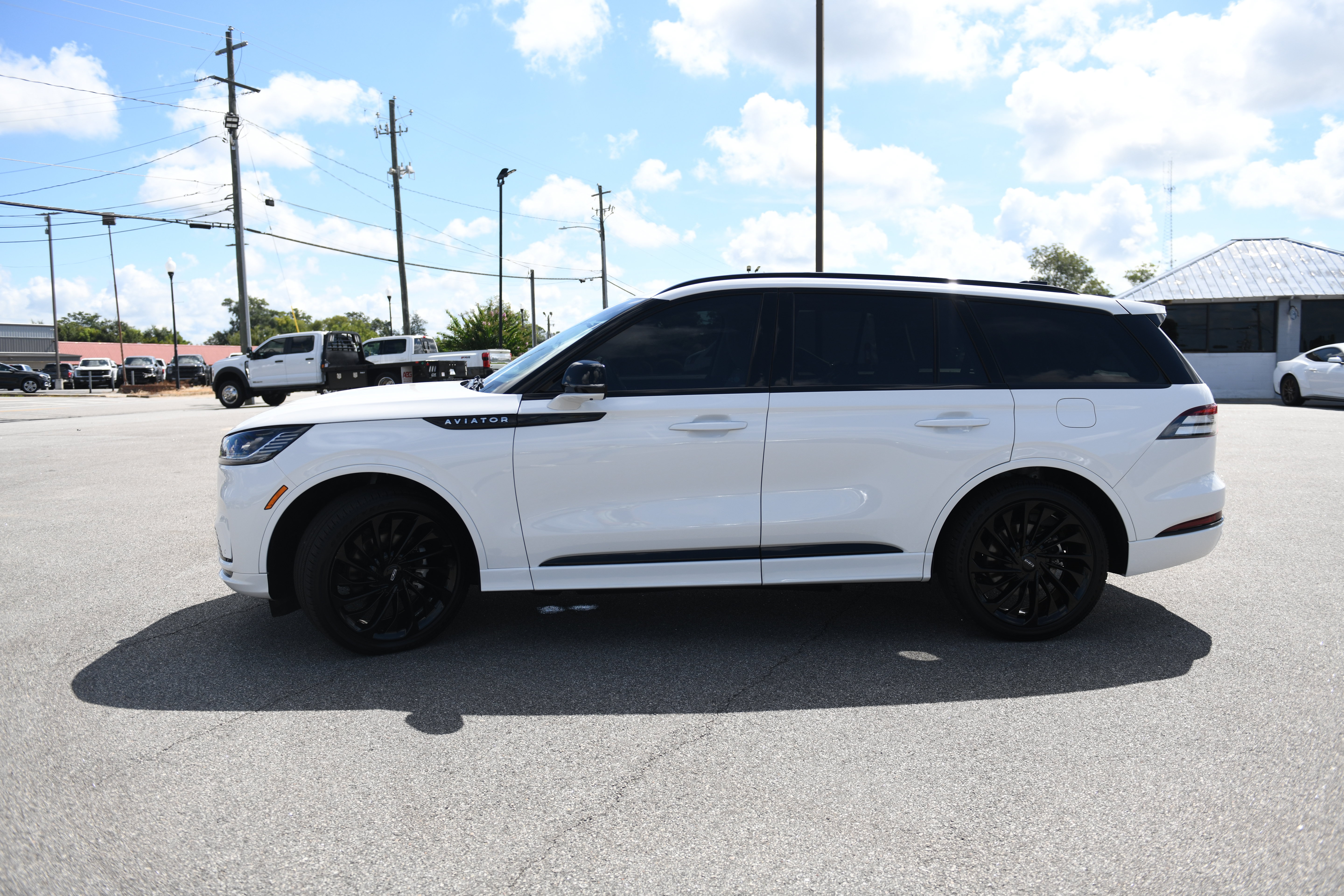 Used 2025 Lincoln Aviator Reserve w/ Jet Appearance Package RWD image 6