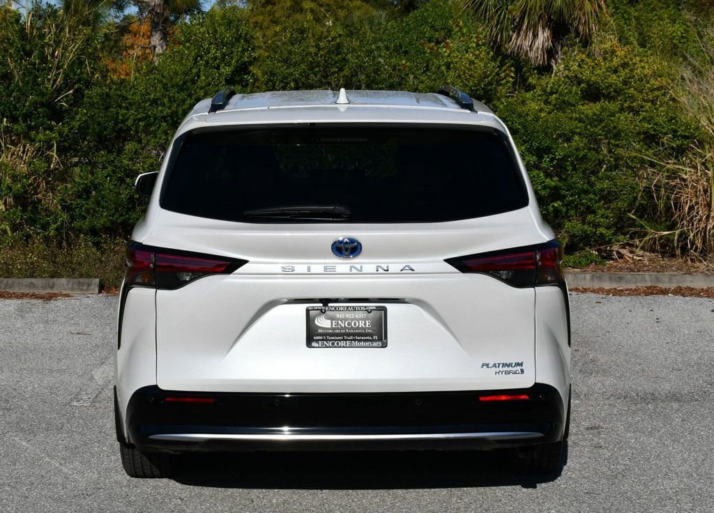 Used 2024 Toyota Sienna Platinum image 6