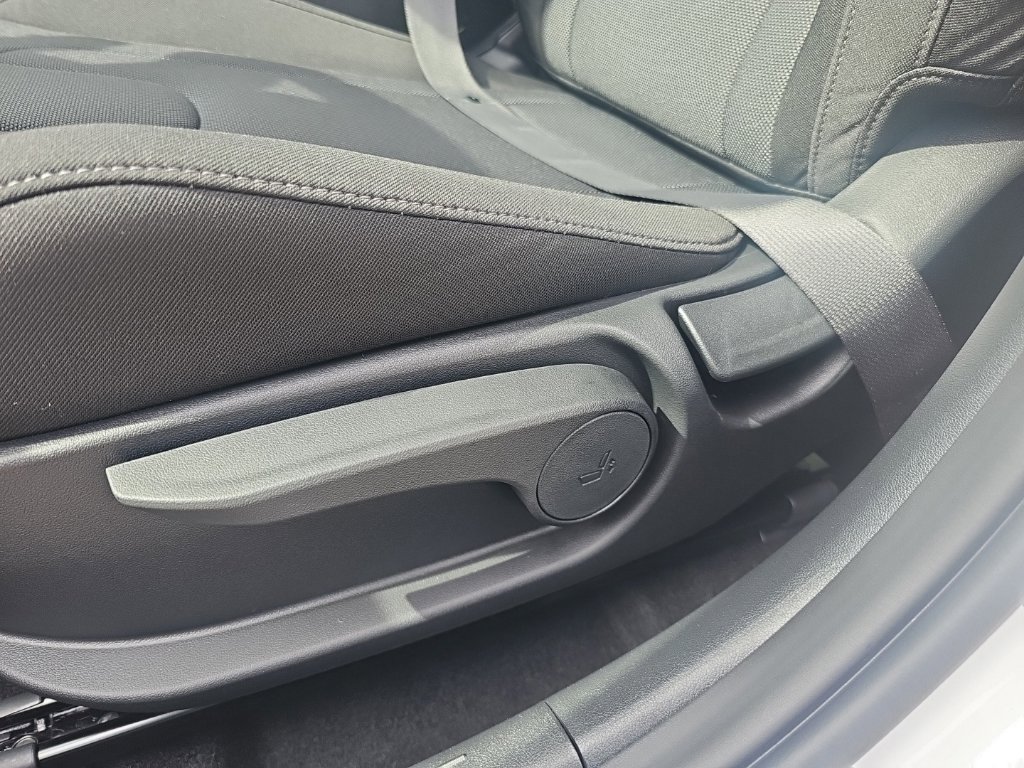 New 2026 Hyundai Elantra SE FWD image 14