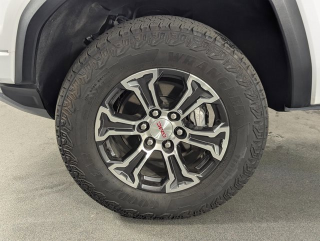 Used 2024 GMC Canyon AT4 w/ AT4 Premium Package image 11