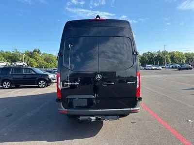 Used 2024 Mercedes-Benz Sprinter 2500 image 7